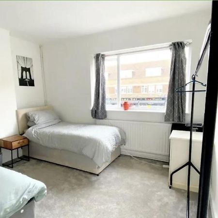 4 Bedroom Property Close To The Harry Potter Studio And Watford Junction Zewnętrze zdjęcie